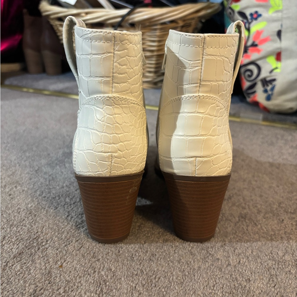 Sugar Cream Croc-Pattern Ankle Booties - Picture 5 of 6